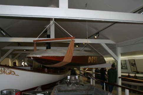 old hydroplane that set a world speed record with a 20 hp outboard