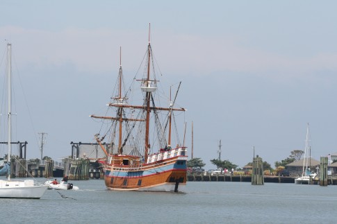 Elizabeth II, replica of the ship that brought out the settlers to Sir Walter Raleigh