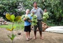 Nils and James the fruit farmer collect bananas 