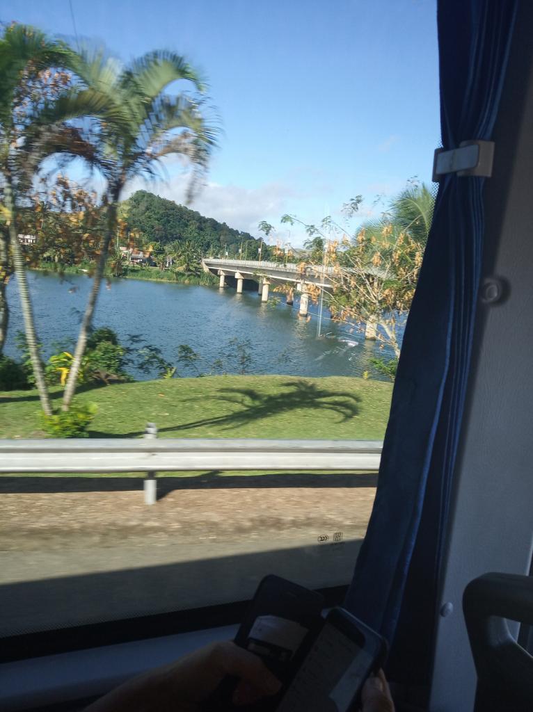 Sigatoka river: Bridge over the Sigatoka river.  If it was not for the bridge you would have been able to get to town with the yacht?