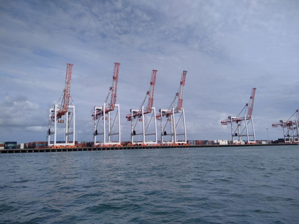 Cranes used to offload on load containers