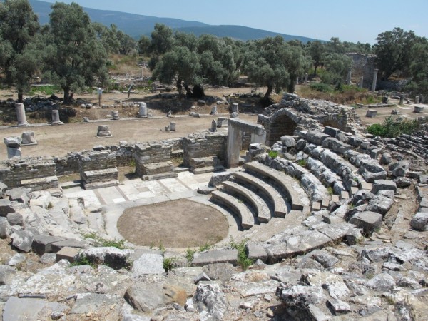 More recent ruins in Iassos of the Theatre, no one here it was a magic place