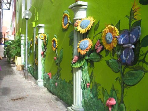 Just love the way they decorated this wall in Curacao - Punda area