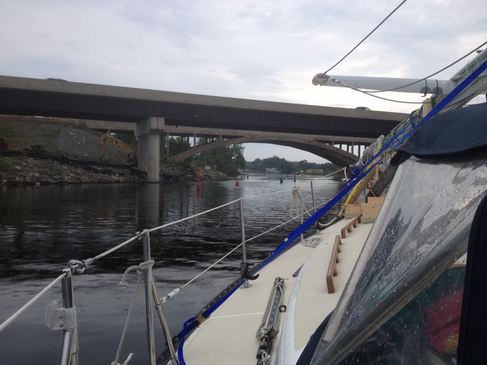 Bridge Approach: Too low for the mast, lots of current and low water as we approach Port Severn lock