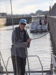 Franklin Lock, 2 foot raise, Kim holding on bow rope
