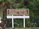 Von Tauranga sind wir mit dem Auto nach Rotorua gefahren um uns das Maori-Dorf Whakarewarewa an zusehen, dass auf einem vulkanischen Hotspot mit heissen Quellen steht.
