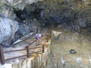 Bei unserer Fahrradtour auf Niue haben wir uns in den vielen Höhlen, die es an der Steilküste gibt, abgekühlt.