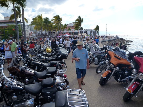 Attempt for the largest gathering of Harley Davidsons in Mexico, Malecon, PV