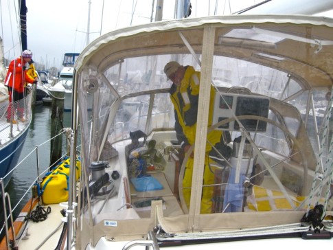 Dennis dons his brand spanking new West Marine foulies as we prepare to shove off the dock in a cold, light drizzle.