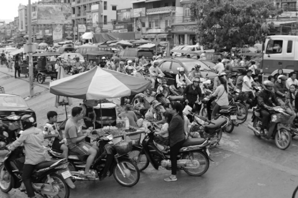 Wimmelbild zur Rush Hour in Siem Reap, Juli 2014.