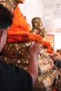Goldplaettchen als Opfergabe, Wat Chalong, Puket