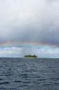 Chagos: Regenbogen ueber der kleinen Ile Pole