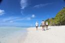 Chagos: Mit unseren Freunden Neal und Ruthie am Strand der Ile du Sel.