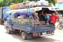 Transport auf Laos Strassen, Juni 2014