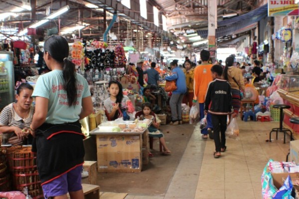 Shopping in Laos, Pakse, Juni 2014