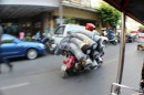 Nichts ist zu gross, um nicht auf einem Moped transportiert zu werden.