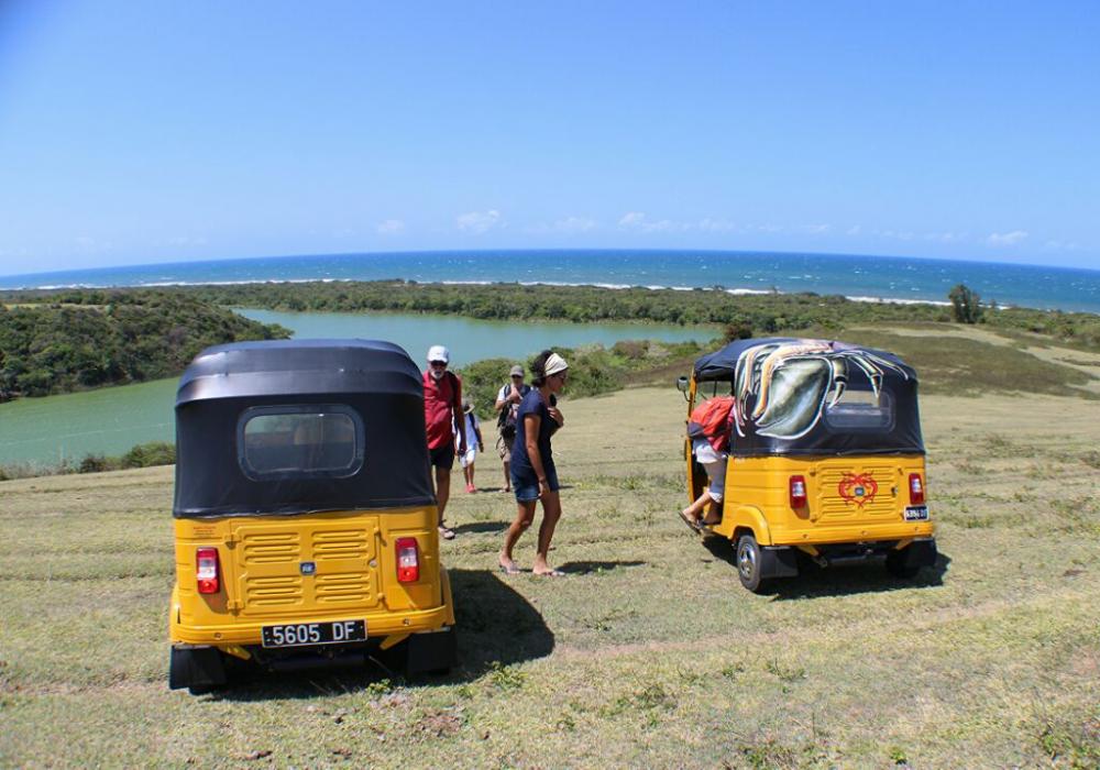 Vohemar, Hafenstadt an der Ostkueste Madagaskars: Ausflug per Tuk Tuk.