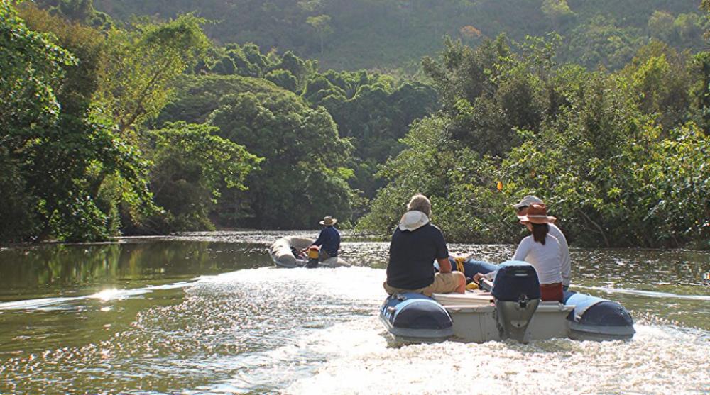 Flussfahrt an der Nordwestkueste Madagaskars