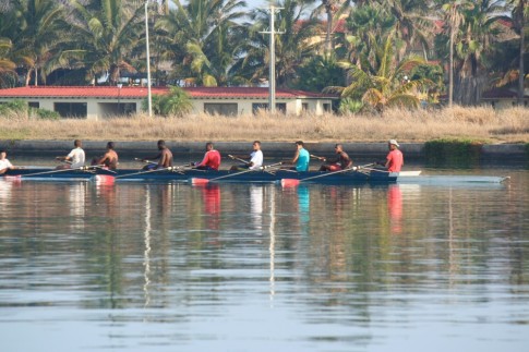 rowers go by the marina, Varadero