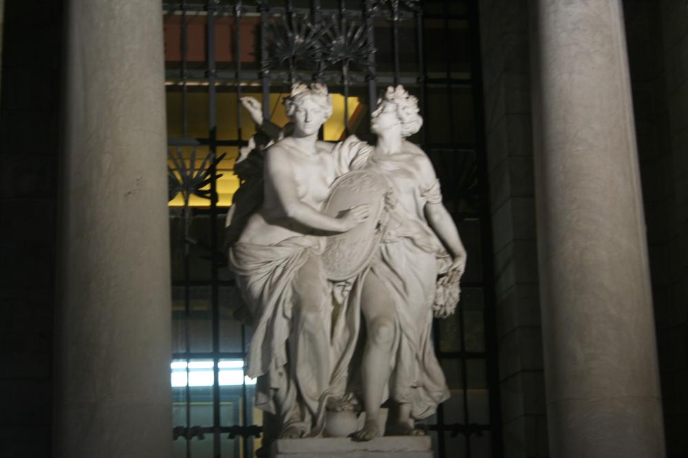 sculpture at Palacio de Belles Artes