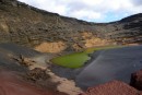 El Golvo met zijn bijzondere groene meertje. De groene stenen met de talrijke zouten worden vanwege de olijfkleur olivinas genoemd.