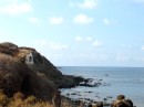 Ook al is het hier op Isla Tabarca ruig en ruw, toch een Mariabeeld in de rotsen.