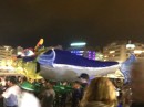 De sardien wordt in zee gedragen. Het officiele afscheid van carnaval in Las Palmas. In Maspalomas gaande nog even door. 