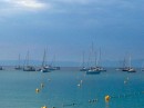 Er liggen veel bootjes voor anker bij Iles de Porquerolles. Gelukkig gaan aan het einde van de middag de meeste weer naar de haven.
