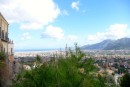 Prachtig uitzicht vanaf de kloostertuin op de Conca d"Oro; de Goudvallei.
Op de achtergrond de Middellanse Zee.