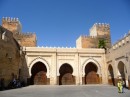 De 14e eeuwse Bab Dekakene met de prachtige poorten.