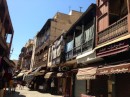 De kenmerkende balkons in de Joodse wijk die hier Mellah heet.