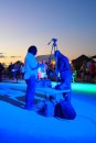 Techniker zeichnen das Konzert des Thursday Fish Fry at Bight Park auf Provo, Caicos auf 