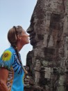 Kissing the temple face