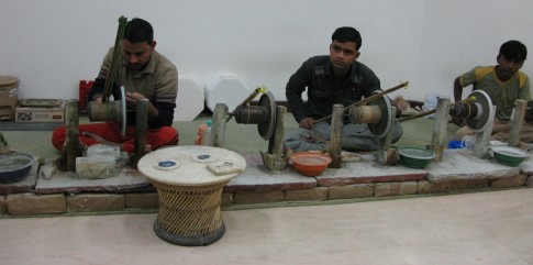 Decendents of Taj Mahal showing their skills w/precious stones in city of Agra, India