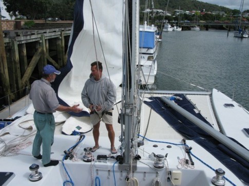 Brian and Tom getting the sails and boom off Zen in preparation for pulling the mast