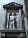 The Basilica di Santa Maria del Fiore: An occasional statue.