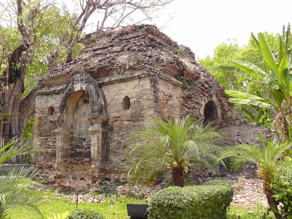Wat Chiang Man: Stone ruins.