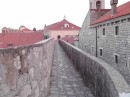Dubrovnik: Winding wall walkway.