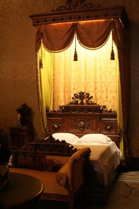Palace bedroom