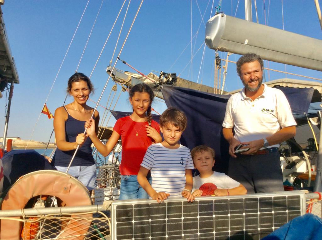 SV Aldivi, Alex, Bernadette, Diego, Alexandra and Vital from Mexico.: They told us that this is the first cruising boat from Mexico.