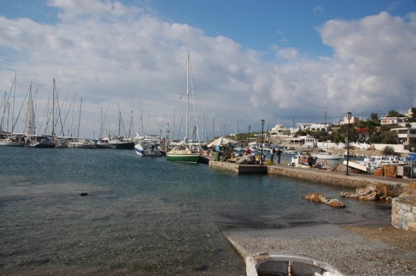 Finikas, Island of Siros