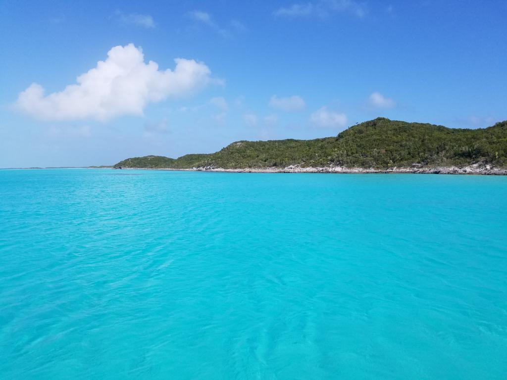 Turquoise Waters: The water is clear and blue