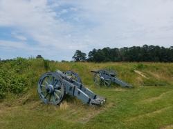 The revolutionary war ended in Yorktown: Howitzer and cannon where the French bombarded the British to end the US revolutionary war