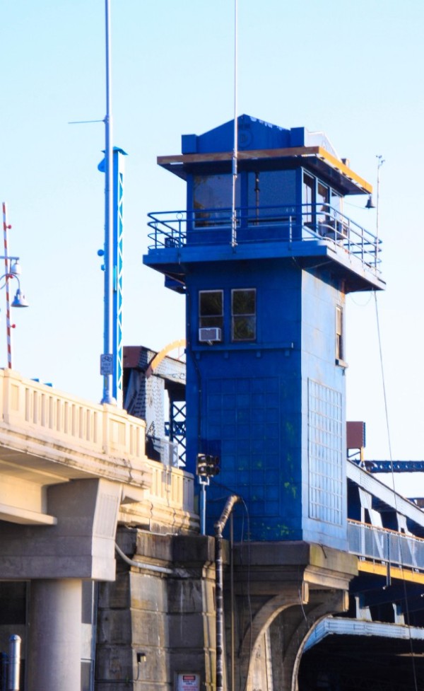 Fremont Bridge control tower
