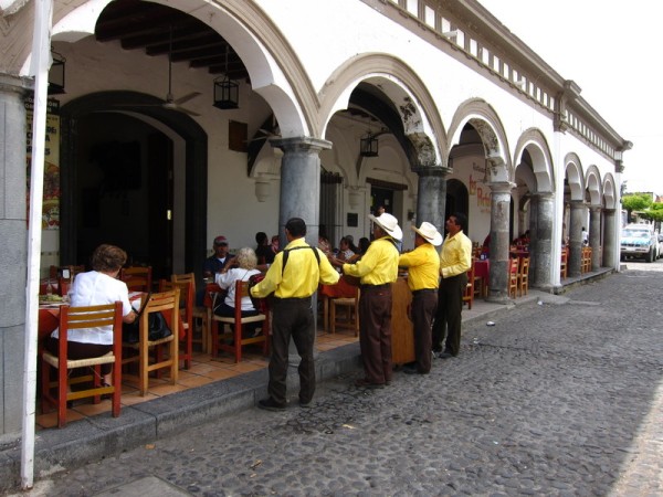 lunch in Comala with mariachis