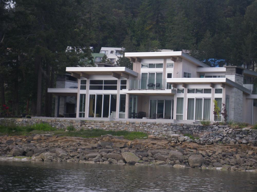House at Secret Cove: Nice looking home
