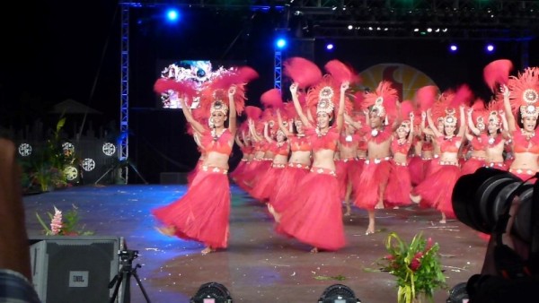 We were fortunate to see 2 dance troupes our last night in Papeete.  There were 13 dance troupes and 15 coral groups competing over several weeks.  At least 150 dancers in elaborate costumes danced for 45 minutes to drum music.  he photo