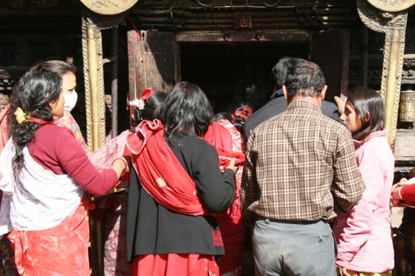 Hindus giving offerings
