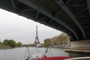 The symbols of Paris, bridges and the Eiffel. Paris sembolleri, kopruler ve eyfel kulesi.