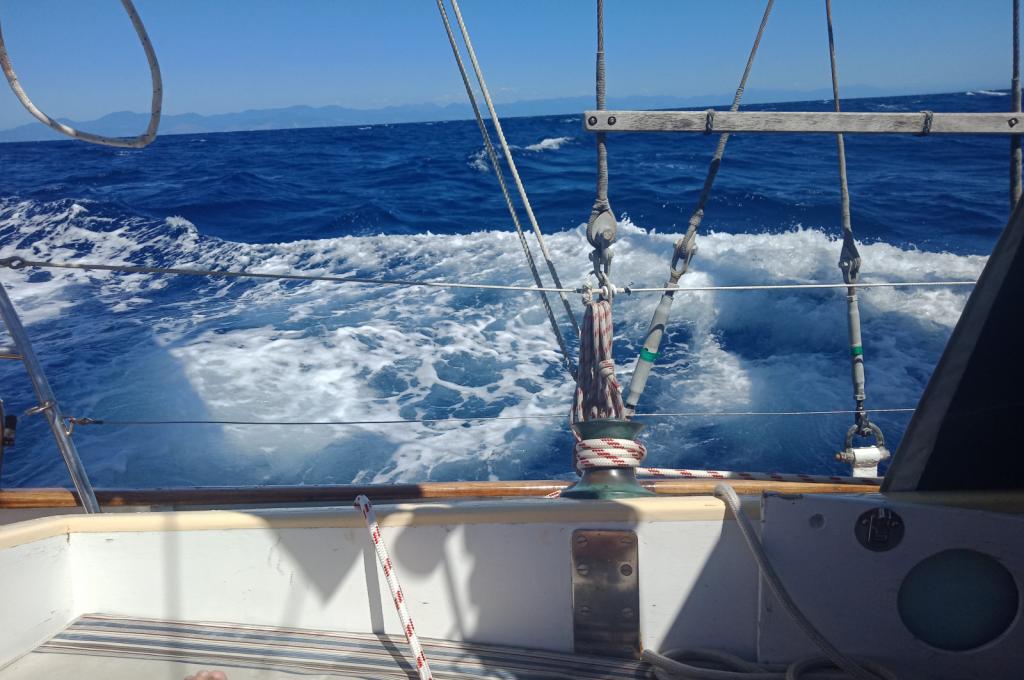 Cracking sail across Tasman Bay